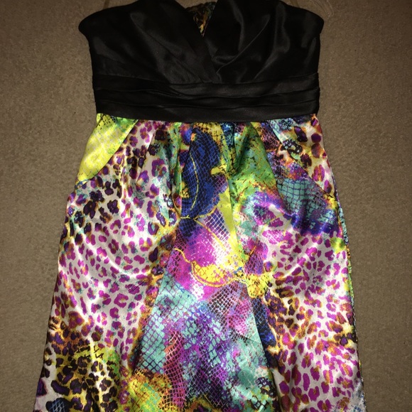 Colorful Printed Mini Dress (W/ POCKETS) - Picture 3 of 5